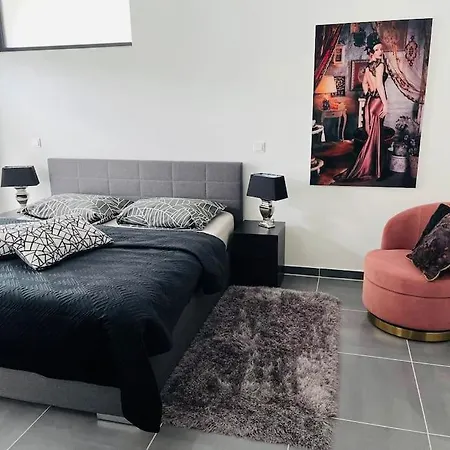 Meltom'shome Apartment *